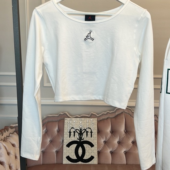 NIKE JORDAN
White Flight Long Sleeve T- SIZE L. - Picture 15 of 17
